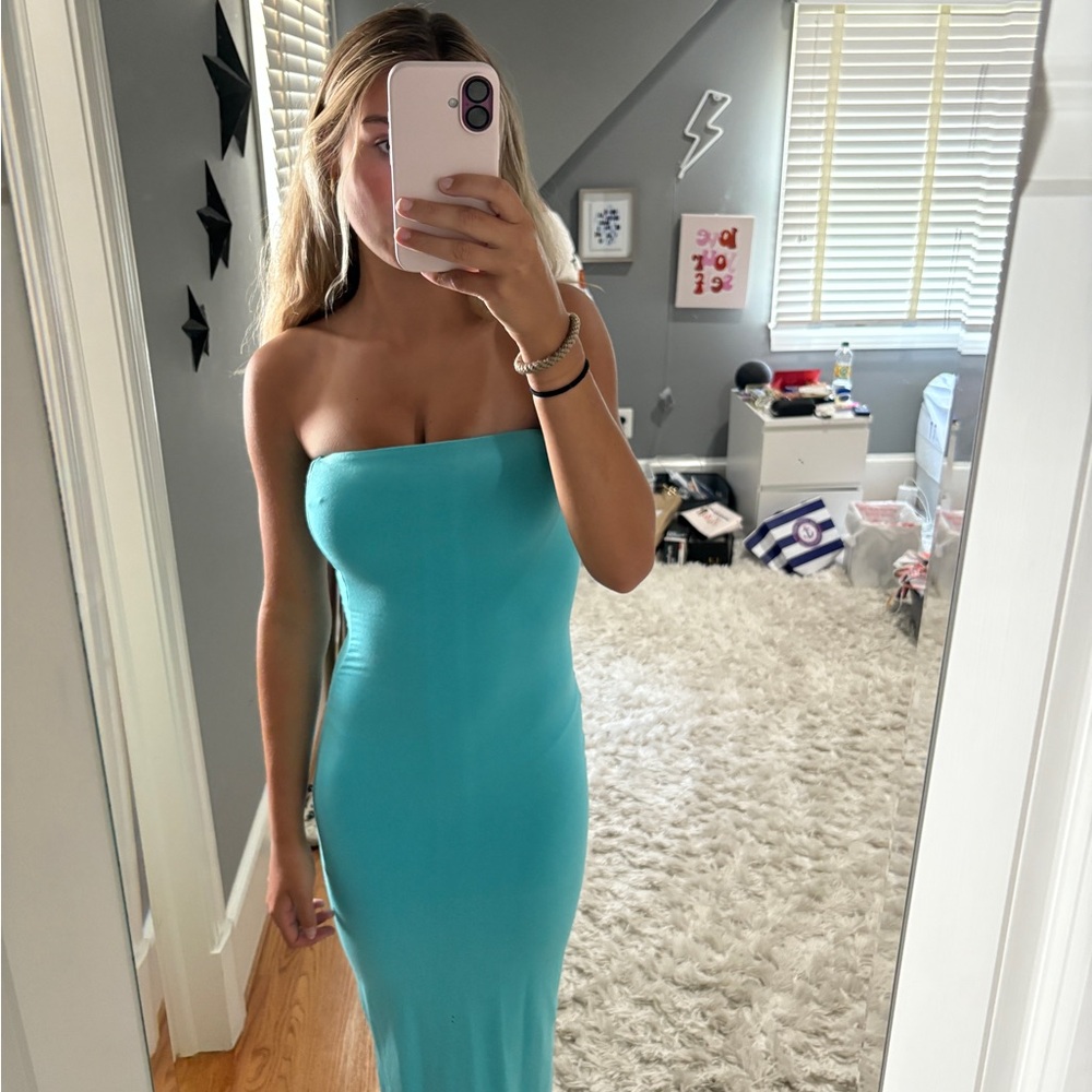 Elegant Strapless Turquoise Dress
